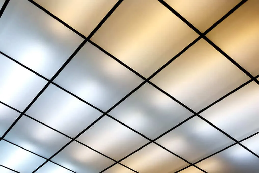 Luxe systeemplafond met akoestische panelen