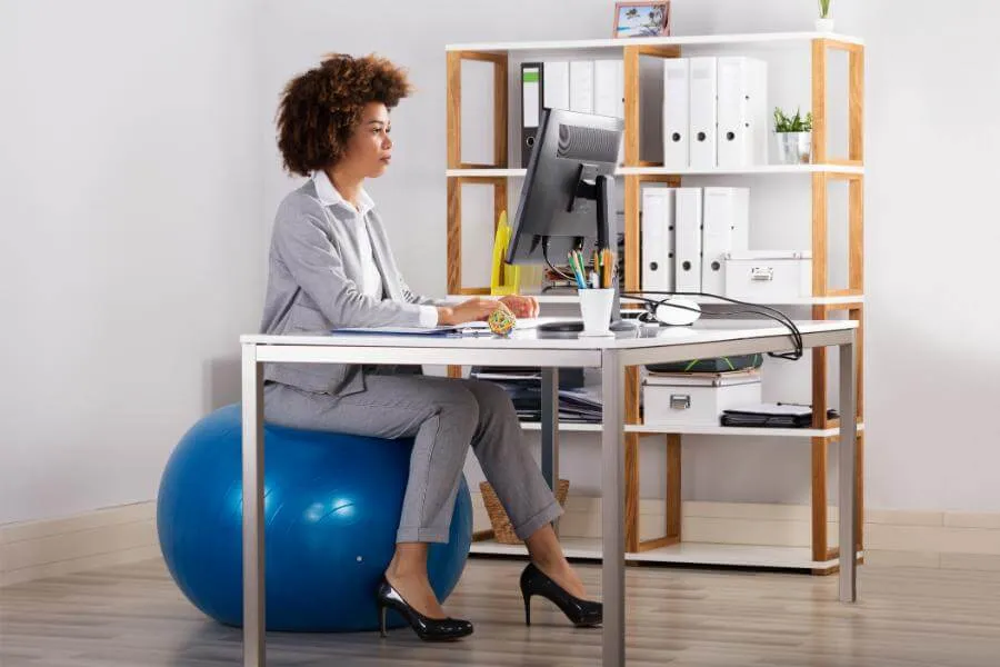Ergonomische werkplek inrichten met zitbal
