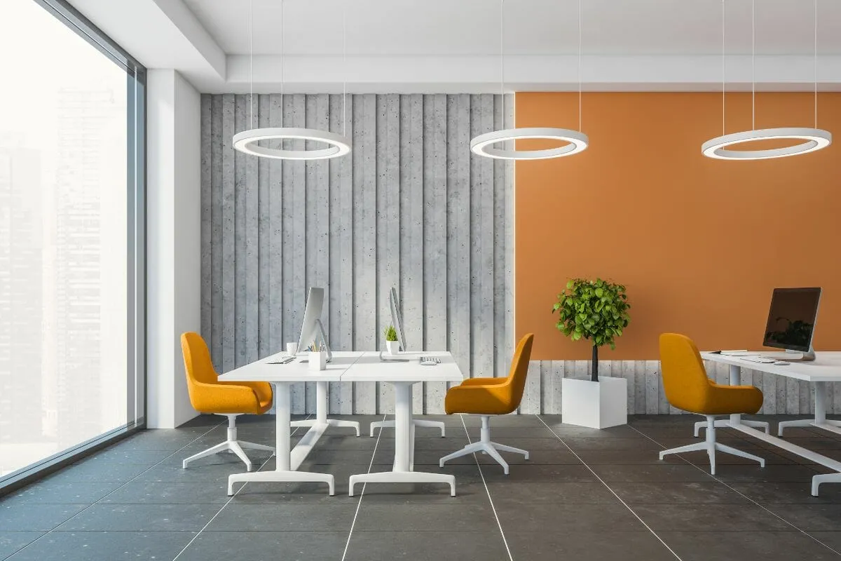 Houten latten wand: sfeer en warmte op kantoor